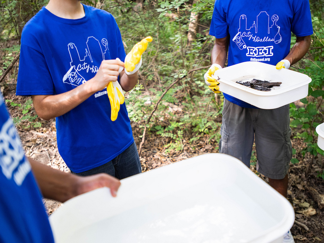 Students collecting natural leaf packs