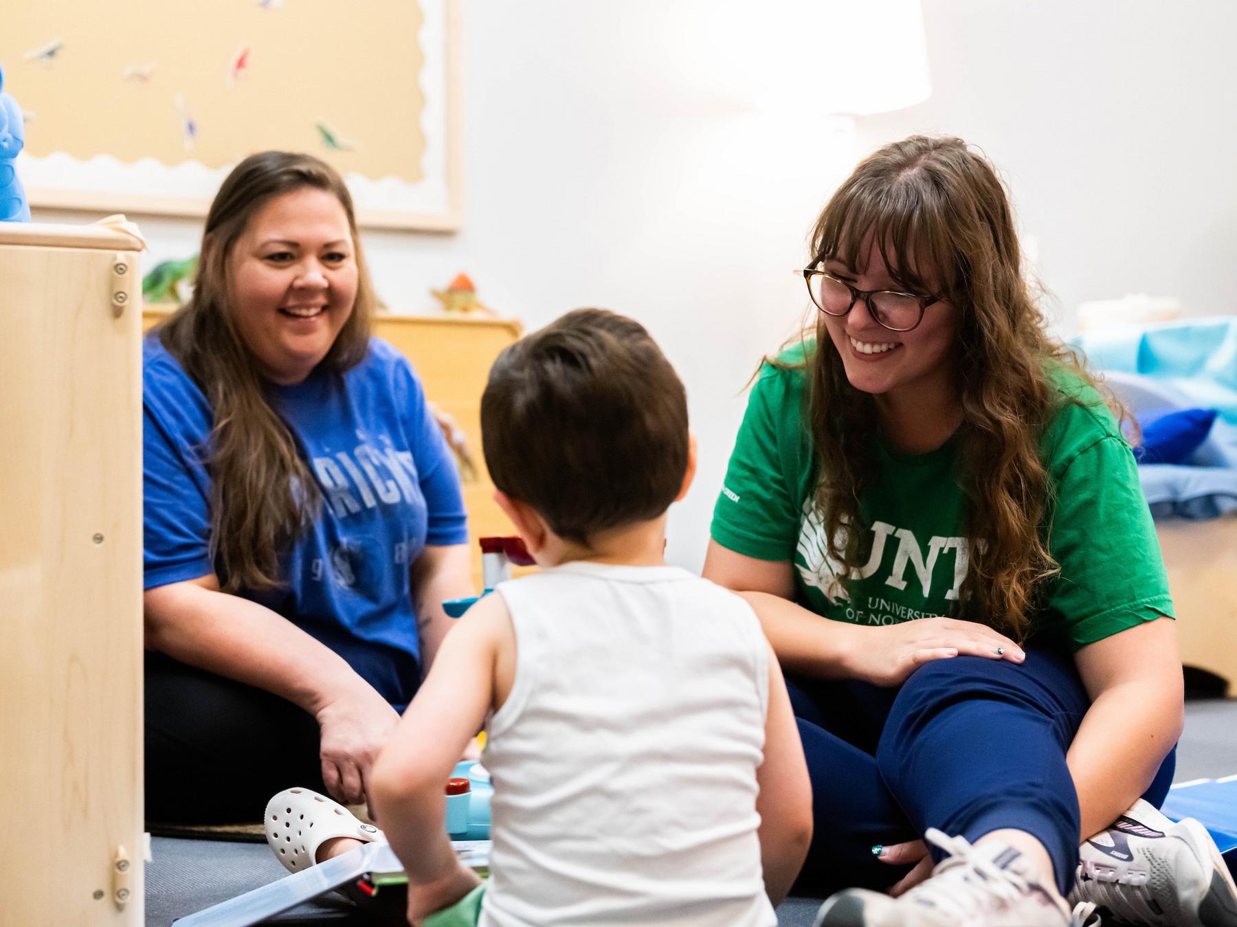 A parent and child work with a UNT clinician at the Kristin Farmer Autism Center.