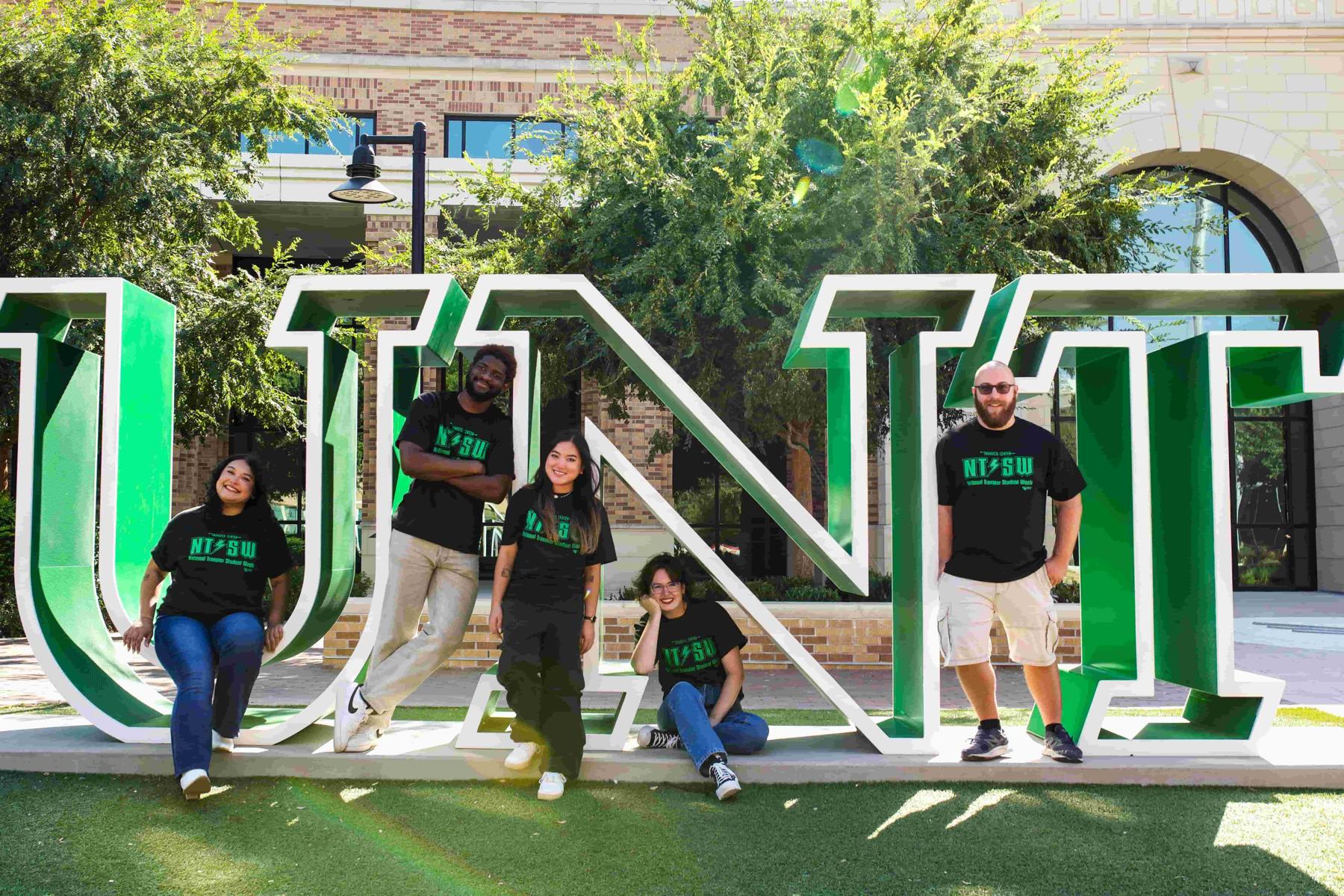 Transfer Ambassadors at the UNT Welcome Center