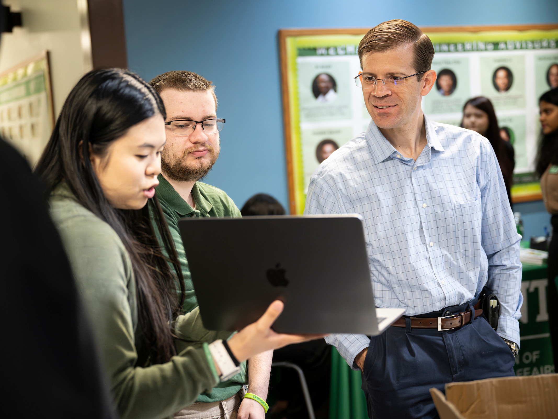 College of Engineering students and Dean Paul Krueger chatting during Senior Design Day