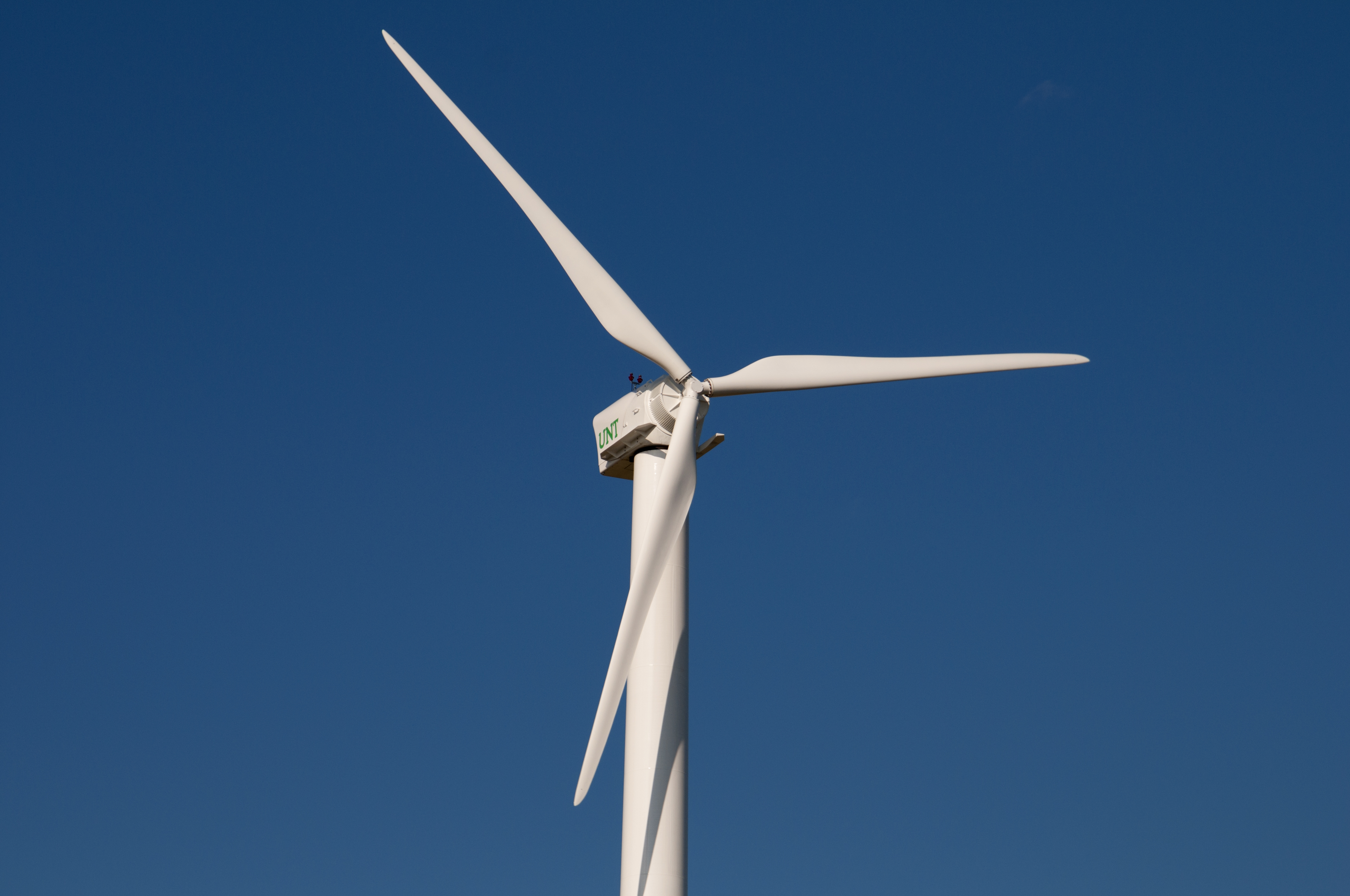 University of North Texas wind turbines reduce school's carbon footprint.