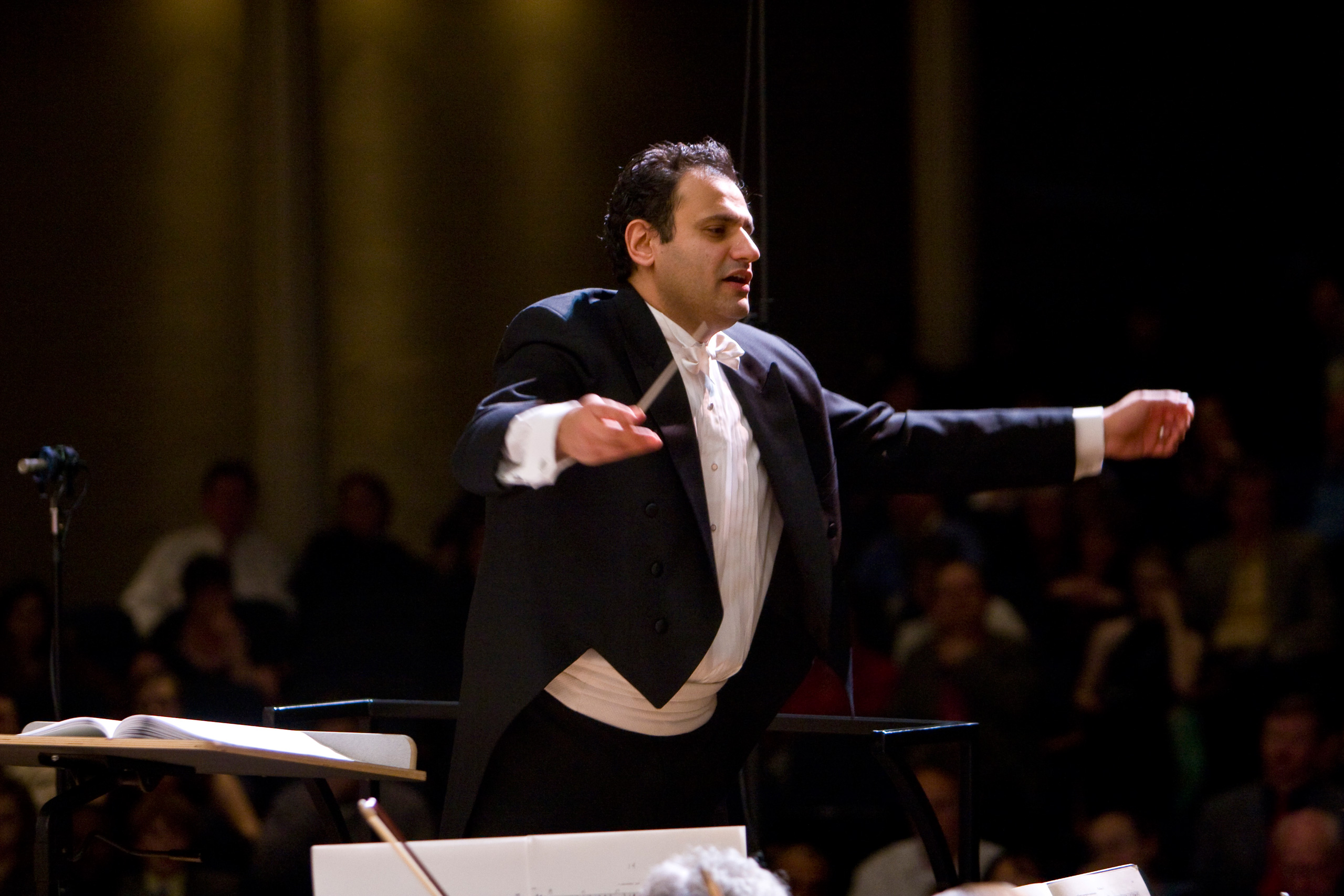 Fouad Fakhouri conducting